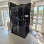 Hüppe Xtensa Walk-in zuhanyfal, fekete AntiPlaque üveg 120x90cm + Radaway Teos F fekete zuhanytálca 120×90 cm - kiállított darab