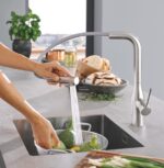 Grohe Essence egykaros konyhai csaptelep kihúzható zuhanyfejjel, Matt Szuperacél (30270DC0) - Image 2