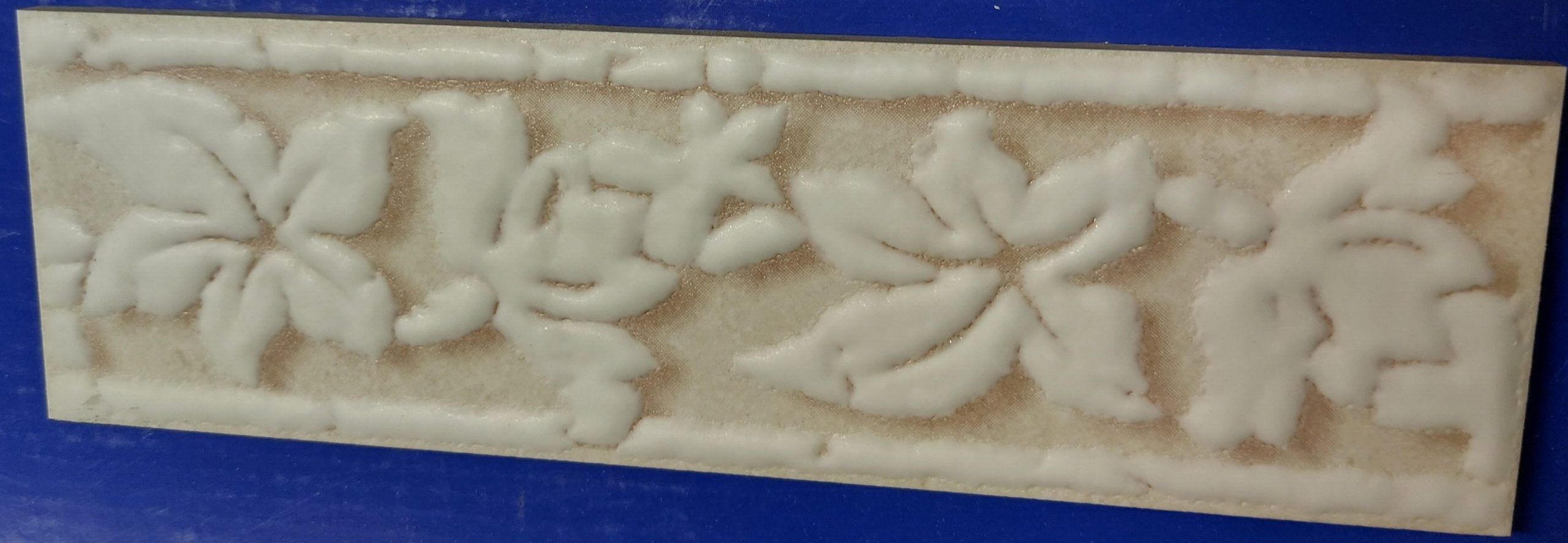 75db 20240103_111022 Leonardo Flor Beige 6X20 cm Listello Dekorcsík (Listello) (Leflnoc6x20-1) - Image 1